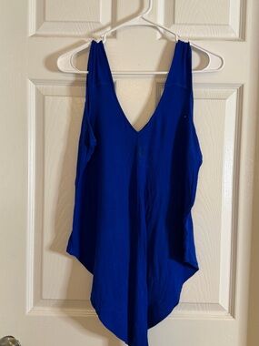 Cable & Gauge V-Neck Sleeveless Tank Top - Blue